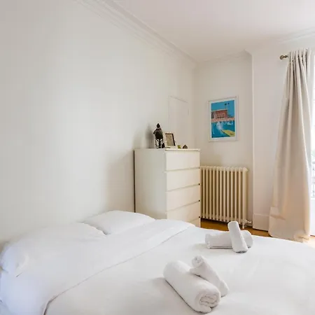 Apartment Veeve Nest Near The Arc De Triomphe *